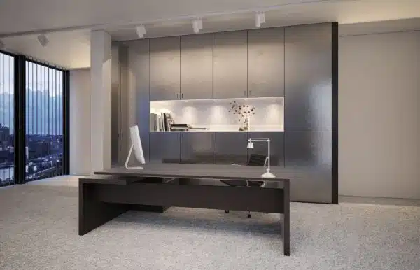 Directiekamer met daarin een ingebouwde keuken. Daarvoor staat een directie hoek bureau in het donker eikenhout. Met een ingebouwde kast eronder.