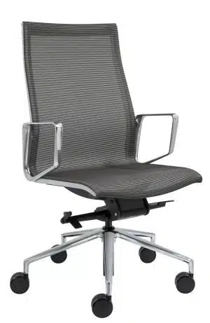 Design bureau met een grijze netweave-stoffering en chromen armleggers en kruisvoet met zwarte wielen.