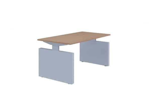 Bureau BZ3000 met wangen in aluminium en het blad is in natuurlijk hout.
