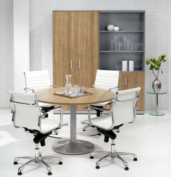 tafel rond om aan te vergaderen