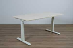 Sta bureau met wit onderstel en ahorn beige blad. 