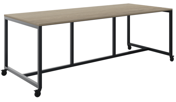 Witte achtergrond met daarvoor een verrijdbare vergadertafel. De vorm is rechthoekig. Het frame is zwart, met aan alle vier de hoeken zwenkwielen.