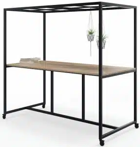 Hoge kantinetafel met wielen eronder.