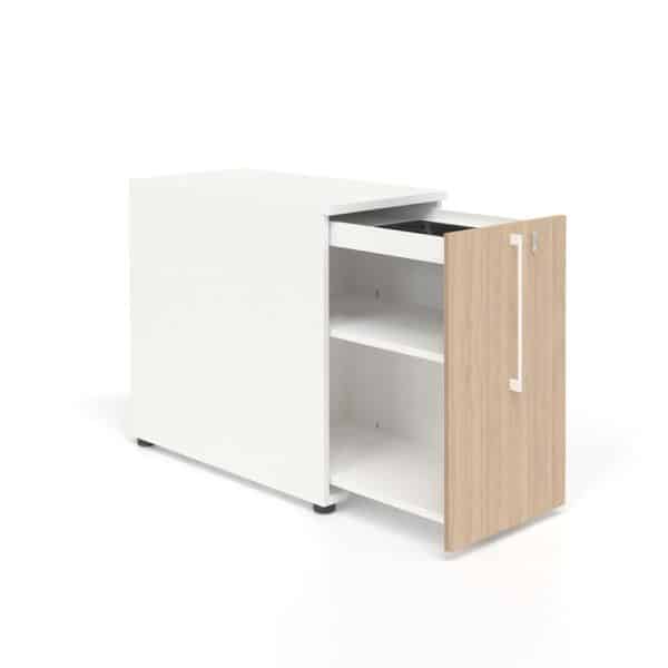 Witte uitschuifbare kast met een licht houten deur erop.