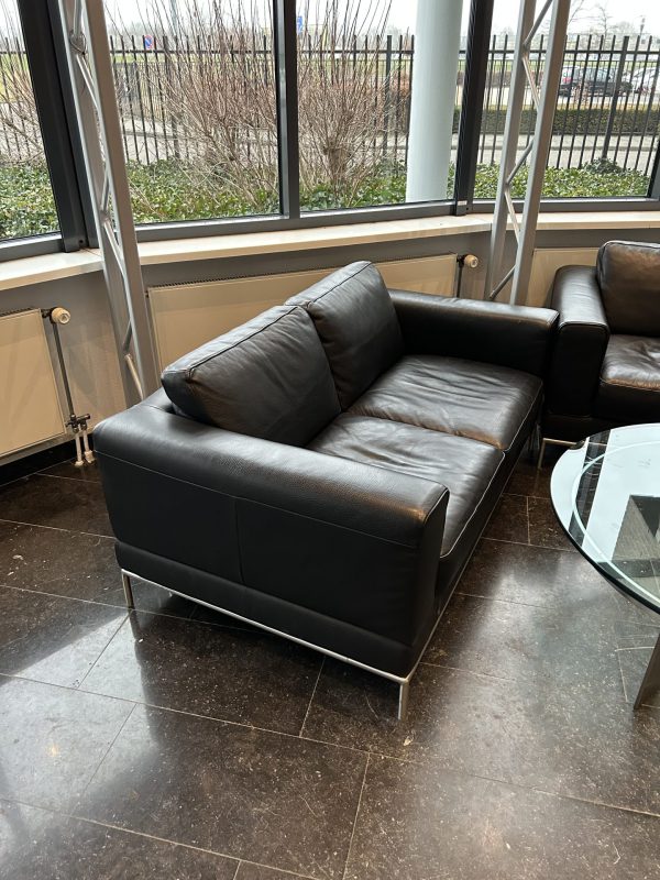 Gebruikte fauteuils en glazen salontafel - Afbeelding 2