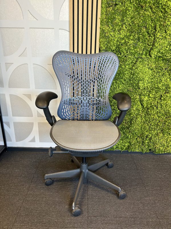 Gebruikte bureaustoel Herman Miller Mirra 1 | 001 - Afbeelding 2
