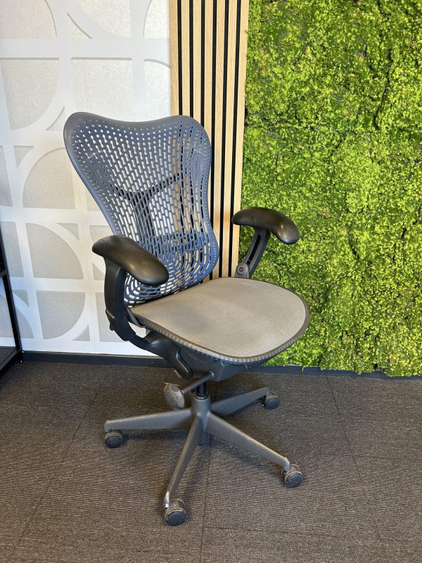 Gebruikte bureaustoel Herman Miller Mirra 1 | 001