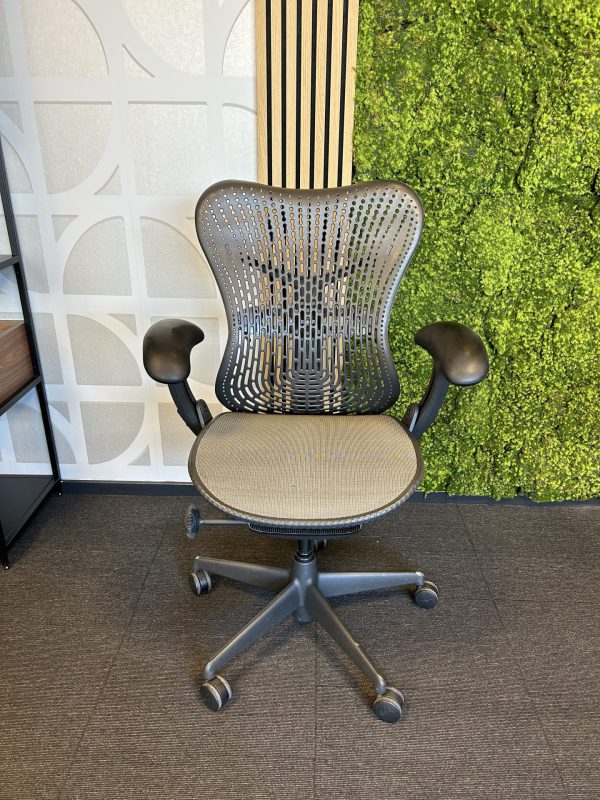 Gebruikte bureaustoel Herman Miller Mirra 1 | 004 - Afbeelding 2