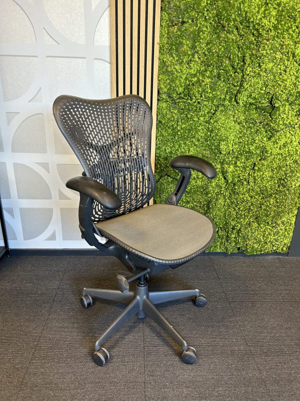 Gebruikte bureaustoel Herman Miller Mirra 1 | 004