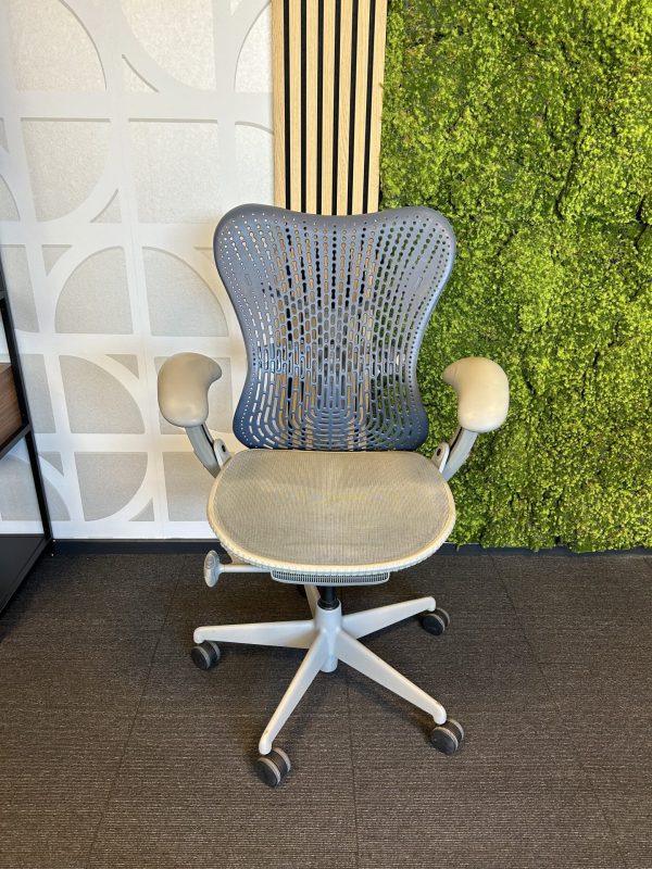 Gebruikte bureaustoel Herman Miller Mirra 1 | 003 - Afbeelding 2
