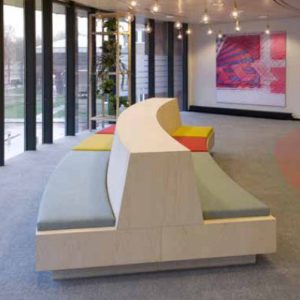 Dubbele wandbanken in ronde vorm.