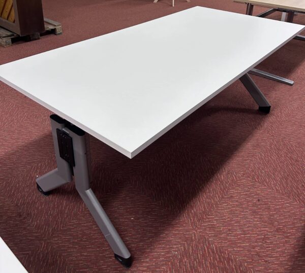 Gebruikt Kembo slingerbureau | 160x80cm