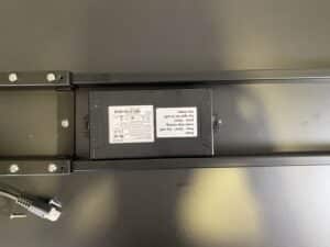 Controlbox tussen de beams van het bladframe. 