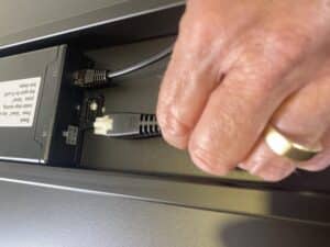 Stekker motoren bevestigen in controlbox. 
