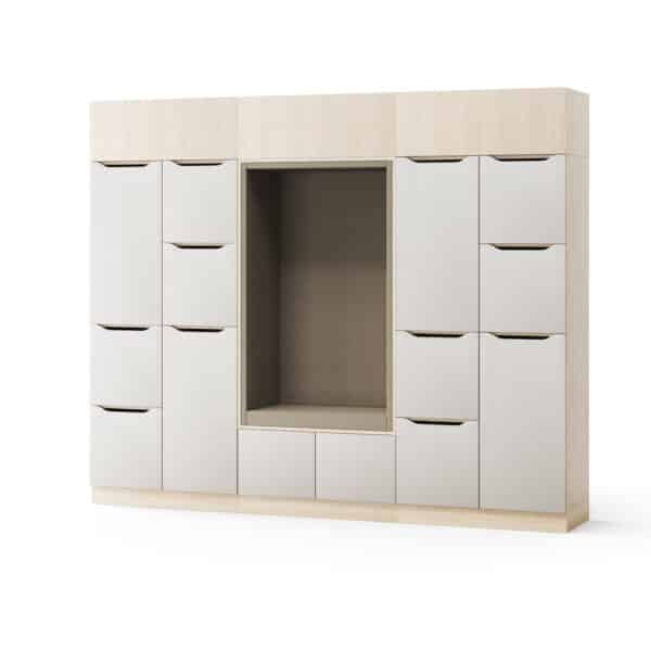 Licht houten lockerkast met beige lockers.