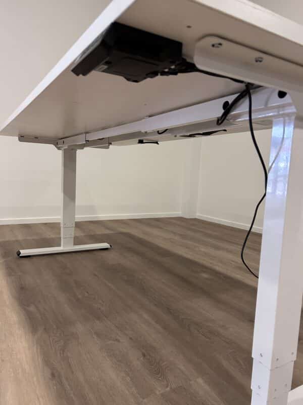 Gebruikt elektrisch verstelbaar bureau 001 - Afbeelding 5