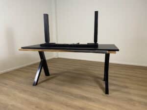 Basisopstelling voor de montage van je sta bureau. 