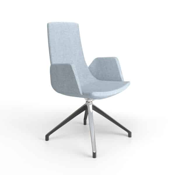Vergaderstoel North Cape met lichtblauwe stoffering en een aluminium voet.