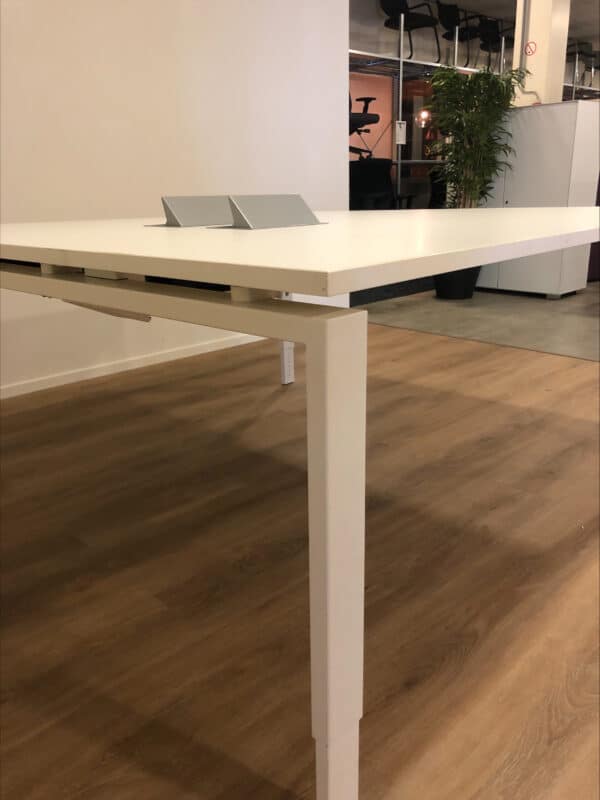 Gebruikte vergadertafel Markant 160 x 160cm - Afbeelding 2