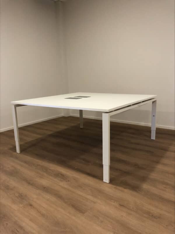 Gebruikte vergadertafel Markant 160 x 160cm