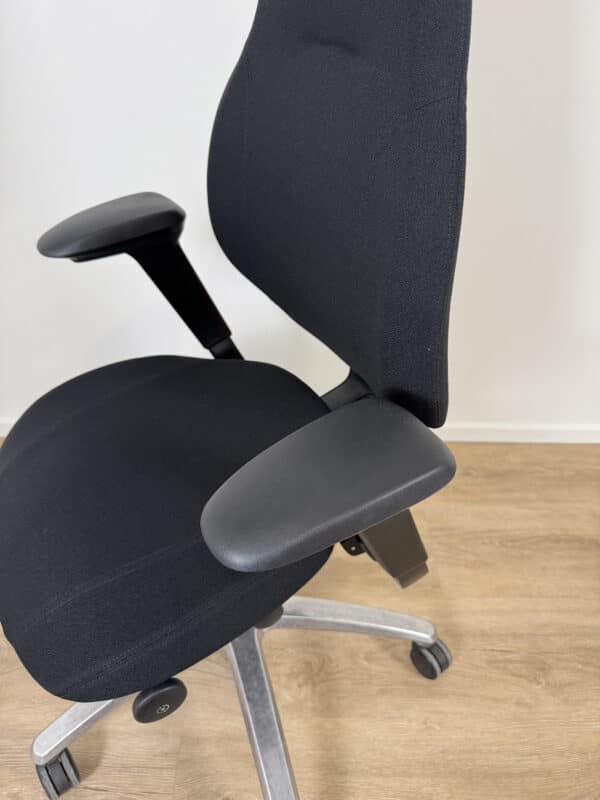 Gebruikte bureaustoel RH Mereo 220 Black Edition schuinvoor
