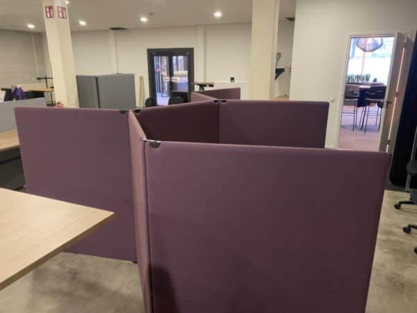 SHOWROOMMODEL 3 persoons akoestische werkplek V-shape - Afbeelding 4