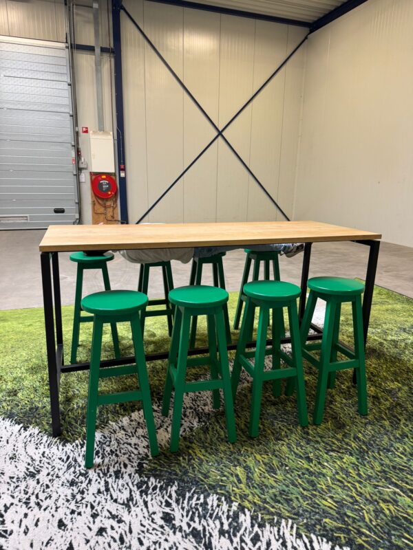 Gebruikte bartafel met 6 barkrukken - Afbeelding 2