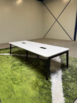 Gebruikte vergadertafel 320x120x74cm