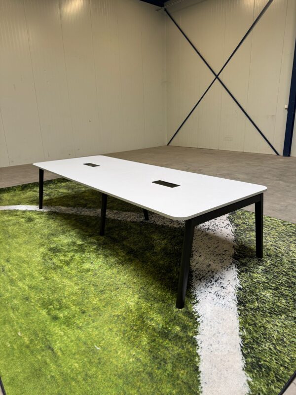 Gebruikte vergadertafel 320x120x74cm