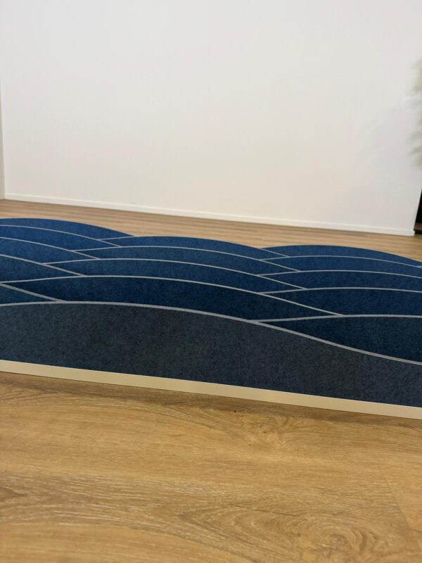 Tweedehands akoestisch plafondpaneel 240x300cm Feltouch Plativity Baffle | Model Wave - Afbeelding 6