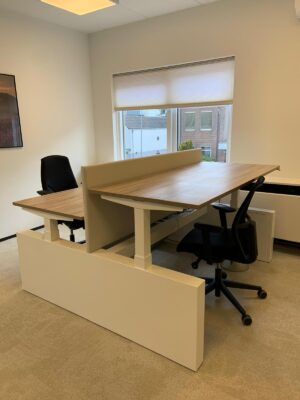Gebruikt elektrisch duo bureau 180x80cm met wangen