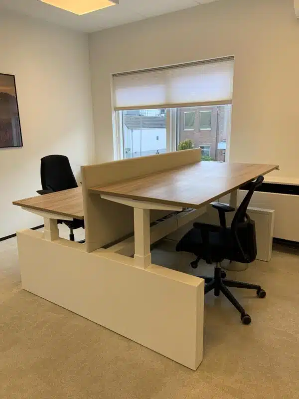 Gebruikt elektrisch duo bureau 180x80cm met wangen
