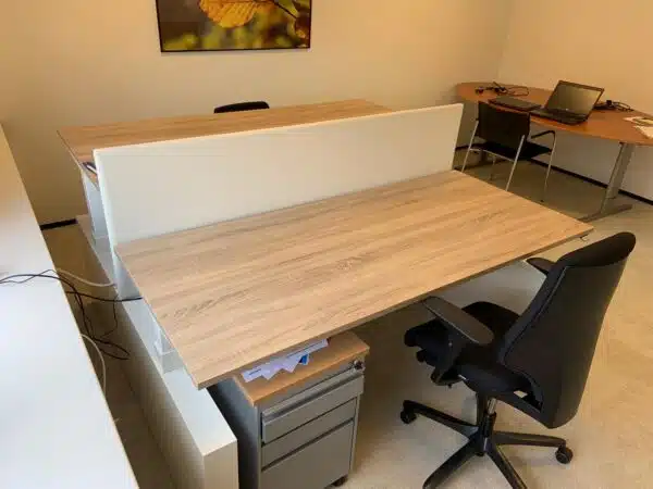 Gebruikt elektrisch duo bureau 180x80cm met wangen - Afbeelding 4
