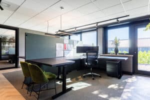 Maatwerk bureau met hoek.