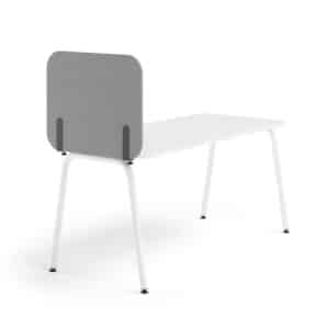 Grijze scheidingswand bureau PET-vilt zijwand Round met zwarte bevestigingspunten.
