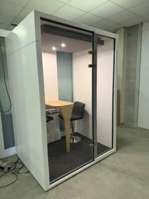 Tweedehands geluidsdichte cabine 2-4 personen.