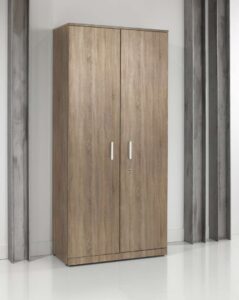 Hoge houten kast met houtkleur. 