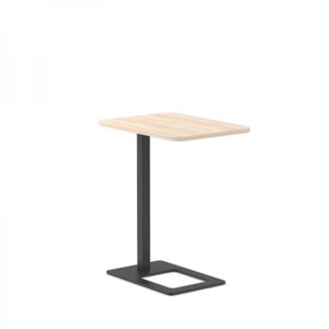 Koffietafel Mobi met licht eiken blad en zwarte poot.