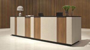 tweedehands balies voor je entree met hout en vilt