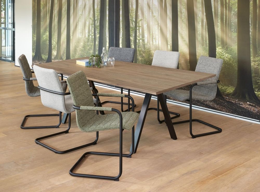 Vergadertafel met stoelen 6 personen V200 met zwarte V-poot.