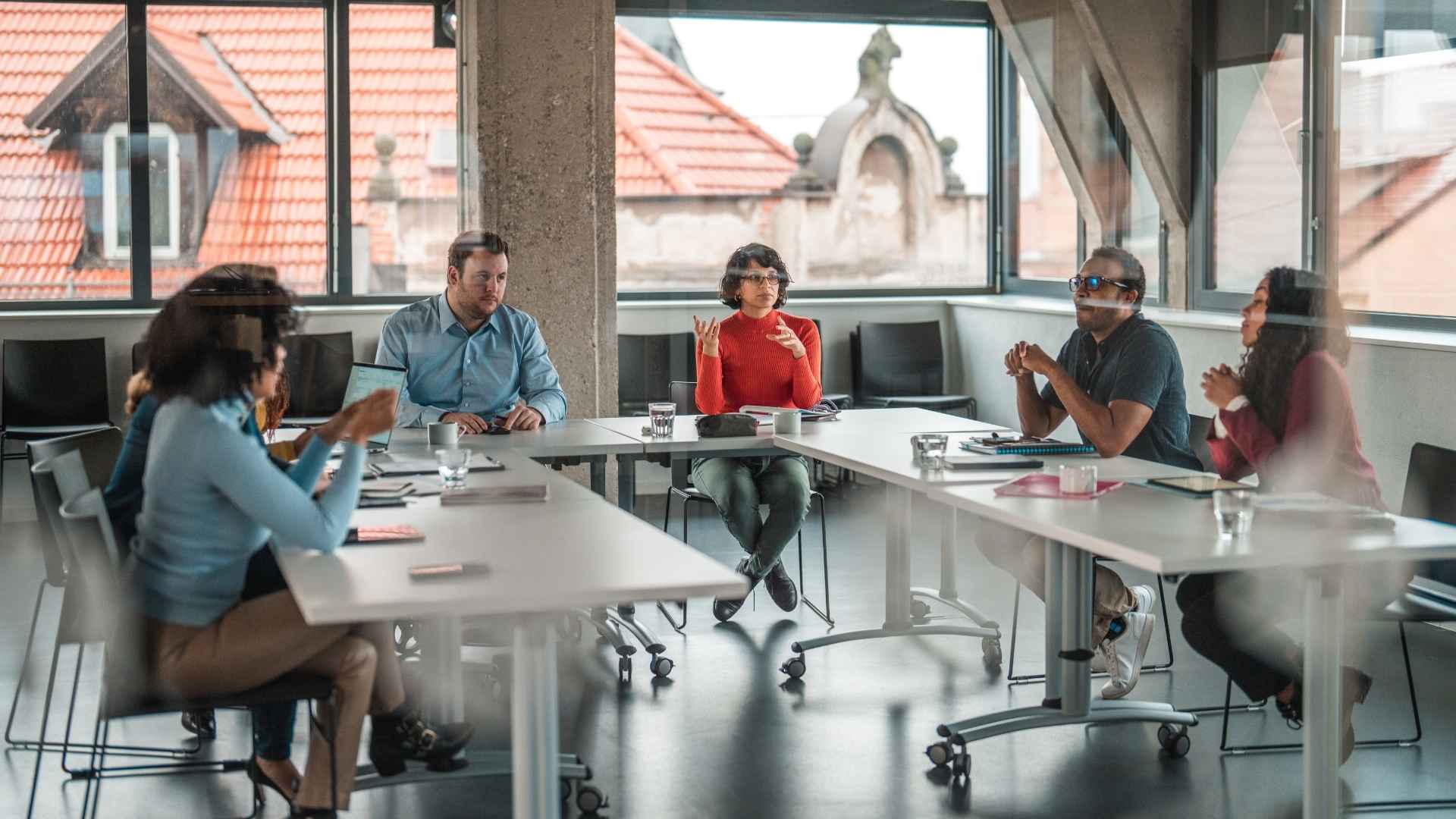 U-oopstelling vergadertafels