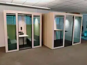 Twee overlegcabines bij ATAG.
